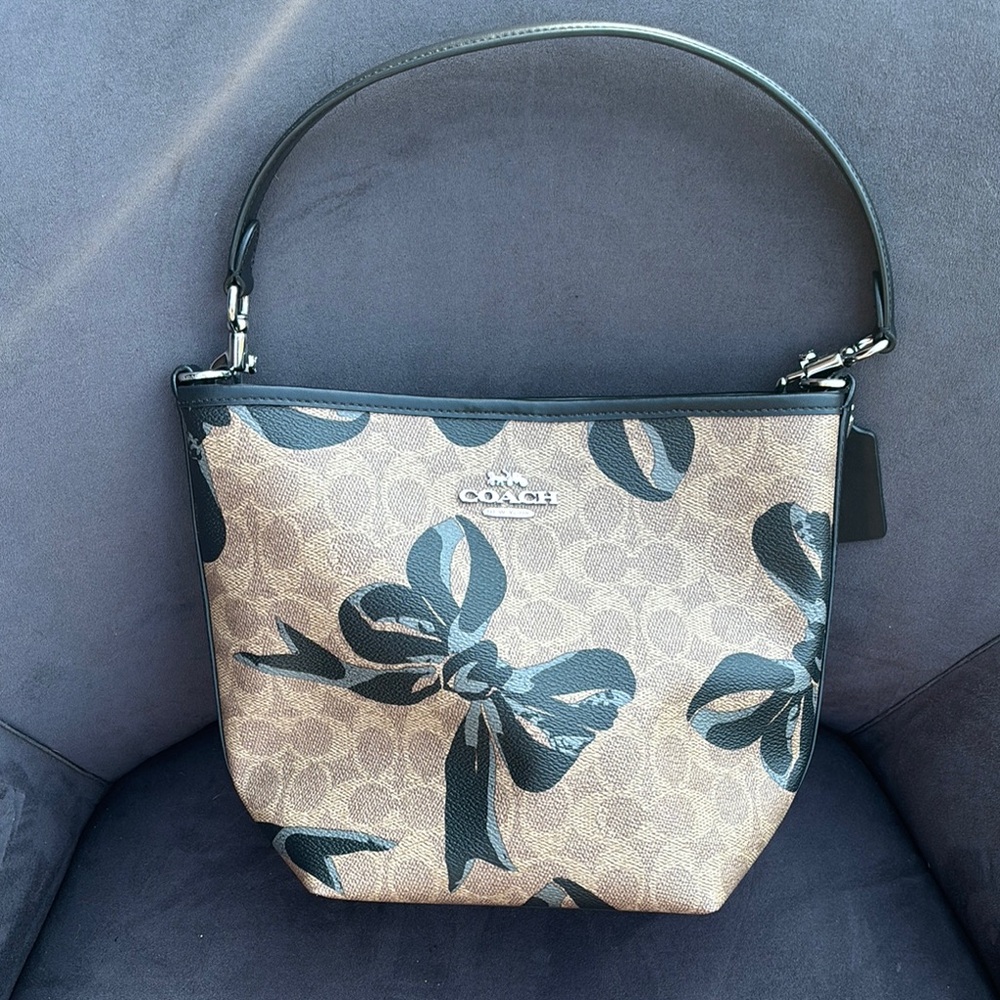 Coach Tan and Black Elegant Shoulder Bag